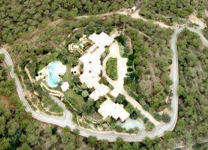 Ibiza: Autorităţile dărâmă casa lui Michael Creţu