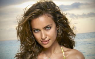 Frumoasa Irina Shayk goala pusca