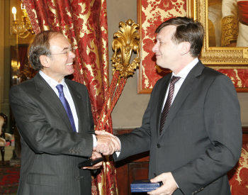 Crin Antonescu a discutat despre restrictii cu presedintele Senatului Spaniei