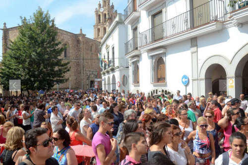 „Ne-am saturat de atatia romani” (video) – o mie de spanioli au protestat la Almendralejo