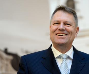 Iohannis câștigă detașat în Spania în primul tur