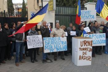 Protest la ambasada din Madrid pentru mai multe secții de votare