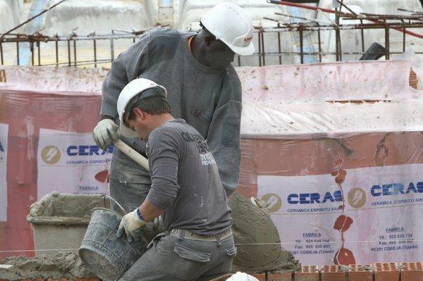 Constructorii spanioli au nevoie urgentă de 700.000 de muncitori