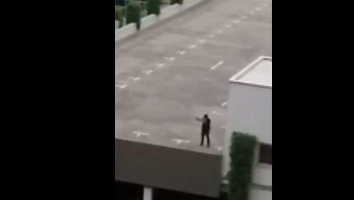 Unul dintre atacatorii de la Munchen filmat de un martor