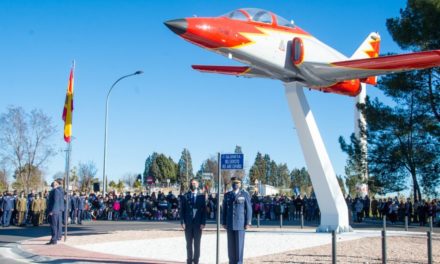 Alcalá – Consiliul Local și Forțele Aeriene inaugurează un nou sens giratoriu în Alcalá prezidat de o aeronavă C-101