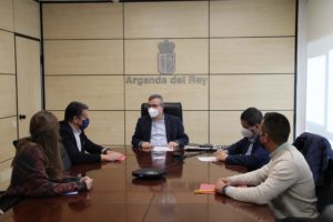 arganda-–-primarul-din-arganda-del-rey,-guillermo-hita,-s-a-intalnit-cu-reprezentantii-carrefour-spania