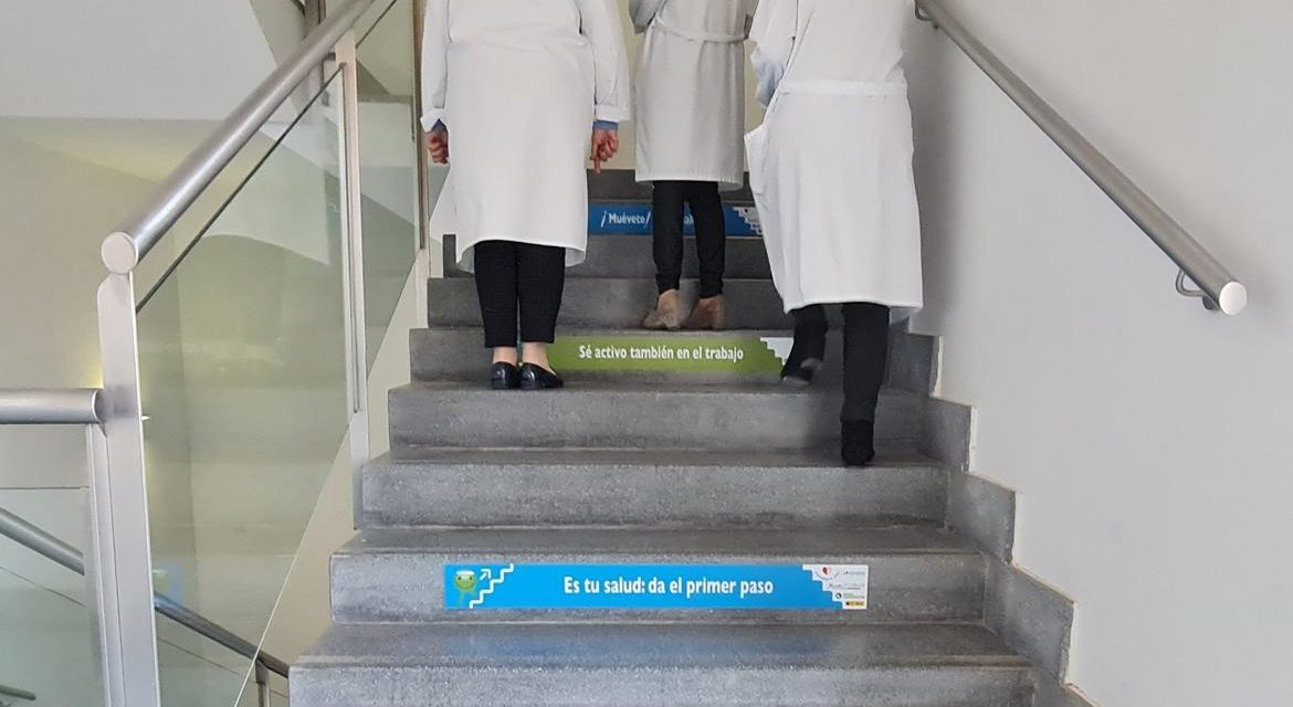 Spitalul 12 de Octubre încurajează utilizarea scărilor pentru a evita sedentarismul în rândul profesioniștilor săi