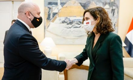 Díaz Ayuso se întâlnește cu ambasadorul Emiratelor Arabe Unite în Spania