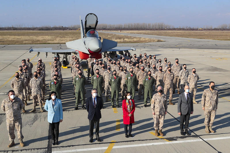 Ministrul Apărării vizitează contingentul forțelor aeriene dislocate în Bulgaria