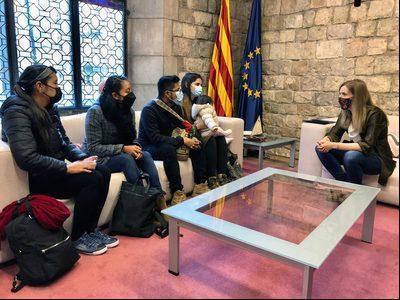 Alsina îi primește pe apărătorii primiți în noua ediție a Programului Catalan de Protecție: „Acțiunea externă catalană nu poate fi înțeleasă fără apărarea și protecția drepturilor omului”