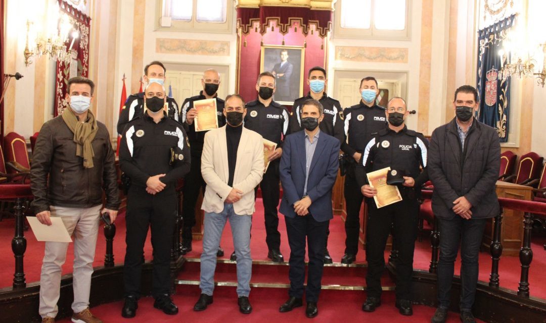 Alcalá – Primarul Javier Rodríguez Palacios primește la Primărie 7 polițiști locali în semn de recunoaștere a muncii lor