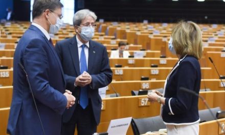 Ucraina: UE continuă să acorde asistență de urgență, iar comisarul Lenarčič face o vizită în România