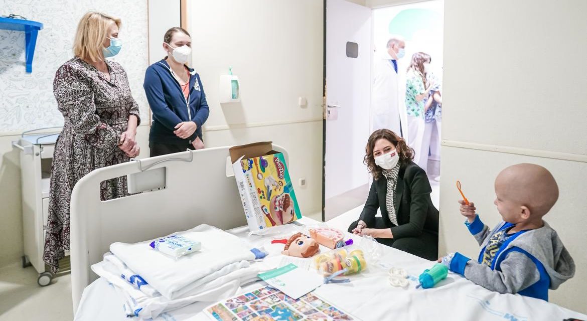 Díaz Ayuso merge la Spitalul de Copii Niño Jesús pentru a afla despre starea copiilor ucraineni care vor primi tratament pentru cancer