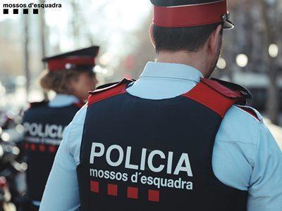 Mossos d'Esquadra îl arestează pe autorul a 50 de furturi din vehicule parcate în nouăsprezece parcări din L'Hospitalet de Llobregat