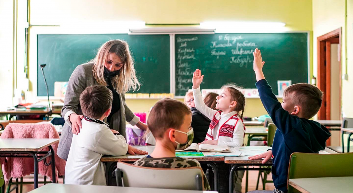 Comunitatea Madrid va spori sălile de clasă de legătură, astfel încât studenții ucraineni să învețe spaniolă în centrele de învățământ