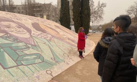 Alcalá – Școlari Complutense participă la activitatea murală „Femeile care schimbă lumea” organizată de Departamentul Egalitate în…