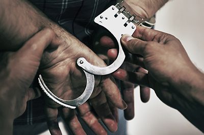 Un bărbat a fost arestat la Badalona pentru cinci tâlhări violente cu metoda strangularei