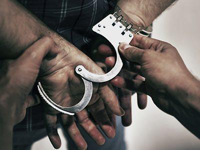 Un bărbat a fost arestat la Badalona pentru cinci tâlhări violente cu metoda strangularei