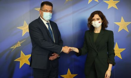 Díaz Ayuso oferă Comisiei Europene munca Comunității Madrid cu cetățenii ucraineni strămuți