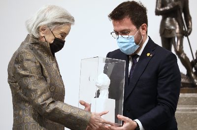 Președintele aragonez îi înmânează Núria Espert Premiul Pau Casals: „Un artist total”