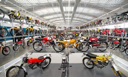 Alcalá – Peste 8.000 de persoane vizitează expoziția „Motociclete fabricate în Spania” din Alcalá de Henares