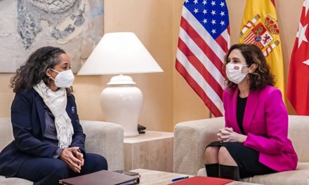Díaz Ayuso îl primește pe ambasadorul SUA în Spania pentru a continua consolidarea legăturilor politice, economice și culturale
