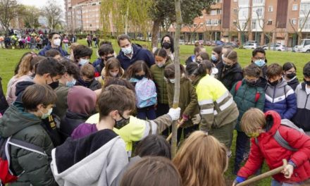 Torrejón – Torrejón sărbătorește Ziua Arborului cu plantarea a 200 de copaci de către 600 de școlari din oraș