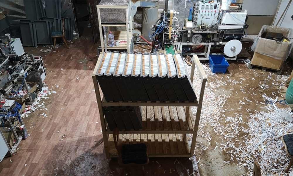 Fabrică ilegală de țigarete, descoperită în Neamț