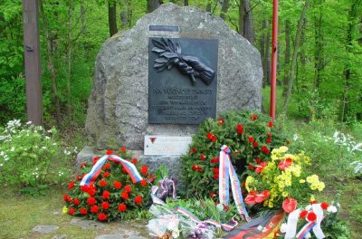 Memorialul Democrat însoțește familiile deportaților catalani în omagiu de la Praga adus persoanelor ucise în lagărul Hradištko