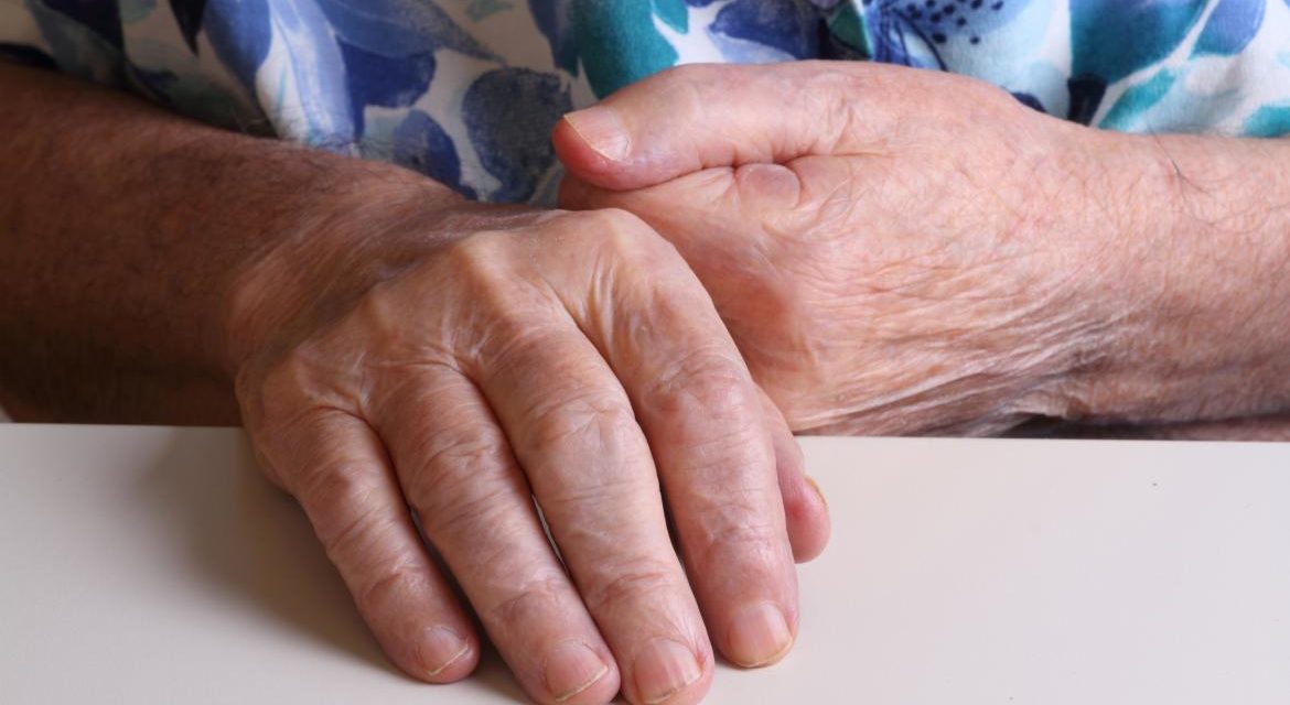 Comunitatea Madrid alocă 23 de milioane pentru îngrijirea specializată a persoanelor vârstnice dependente
