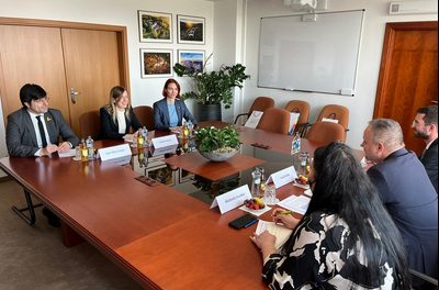Ministrul Alsina împărtășește modelul de imersiune în limba catalană cu autoritățile slovace pentru a educa copiii refugiați ucraineni din țară