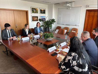 Ministrul Alsina împărtășește modelul de imersiune în limba catalană cu autoritățile slovace pentru a educa copiii refugiați ucraineni din țară