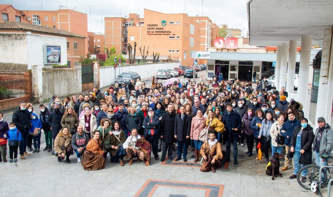 Alcalá – Primarul orașului Alcalá îi primește pe profesorii care au călătorit cu trenul istoric ca un omagiu pentru munca lor în timpul COVID