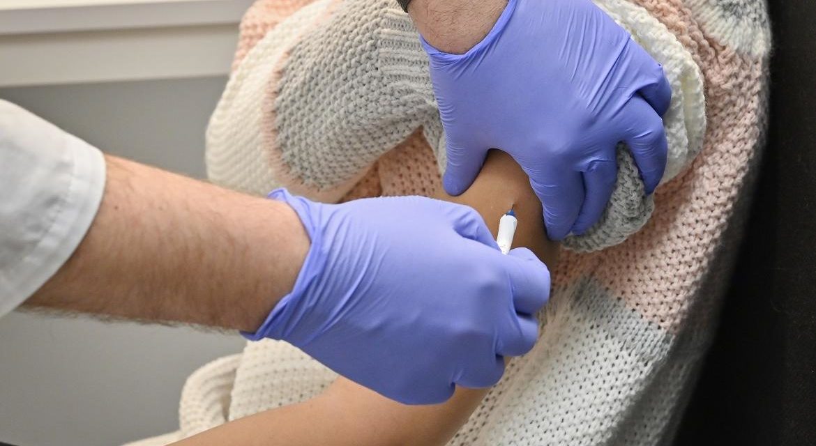 Comunitatea Madrid va începe la începutul lunii mai vaccinarea persoanelor de 65 și 80 de ani împotriva herpesului zoster