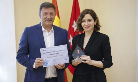 Díaz Ayuso primește premiul de onoare Villa de Humanes pentru sprijinirea municipalităților în timpul pandemiei