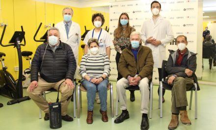Pneumologii de la Spitalul Clínico San Carlos organizează plimbări în aer liber cu exerciții de reabilitare respiratorie pentru pacienți