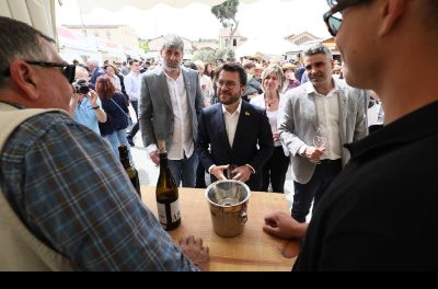 Președintele Aragonès: „Târgul de vinuri din Falset este un bun exemplu al modului în care un produs de cea mai înaltă calitate poate revitaliza întreaga regiune”