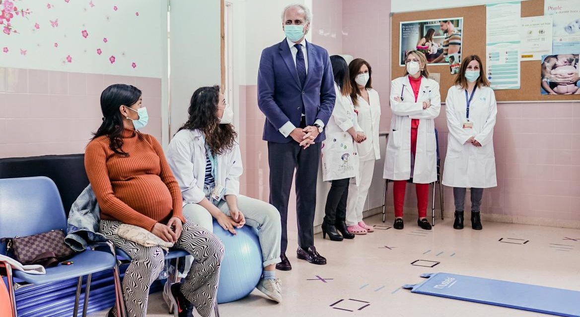 Comunitatea Madrid unifică îngrijirea sarcinii cu risc scăzut, definind în zece vizite revizuirile și testele centrelor de sănătate și spitalelor publice