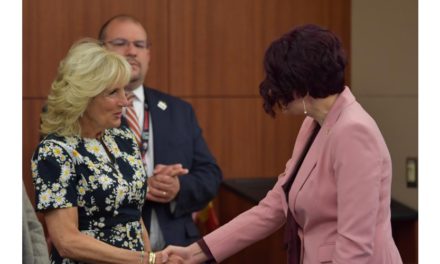 Premierul Ciucă a desemnat-o pe doamna consilier de stat Mădălina Turza să reprezinte Guvernul la întâlnirea cu prima doamna a SUA, Dr. Jill Biden