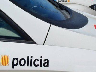 Mossos d'Esquadra au destructurat un grup infracţional pentru comiterea a treisprezece furturi în interiorul vehiculelor parcate în parcările restaurantelor din toată Catalonia