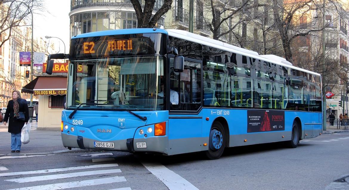 Comunitatea Madrid consolidează serviciul pe 14 linii de autobuz în timpul Târgului de Carte