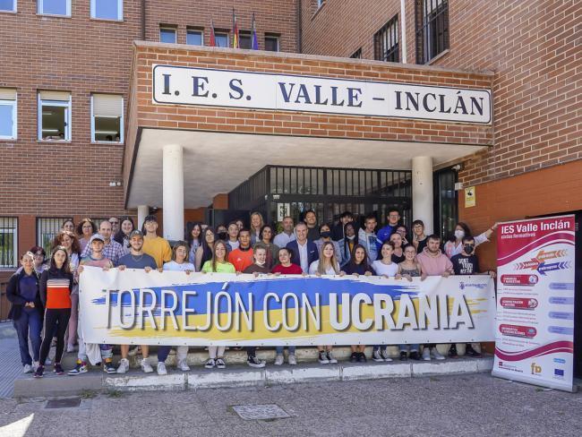 Torrejón – IES Valle Inclán își arată sprijinul pentru Ucraina printr-o campanie de ajutor solidar care vizează strângerea de fonduri pentru cei afectați…