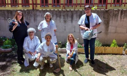 Centrul de Sănătate Jaime Vera amenajează o grădină la ieșirea din dotările sale pentru a umaniza spațiile