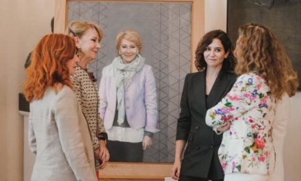 Díaz Ayuso descoperă în Poșta Regală portretul fostului președinte Esperanza Aguirre