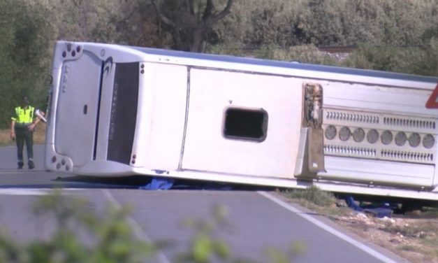 Doi morți și trei răniți grav – autobuz cu români răsturnat la Sevilla