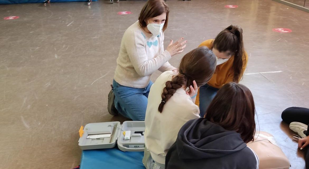 Centrul de Sănătate Los Alperchines formează comunitatea educațională în tehnici de resuscitare