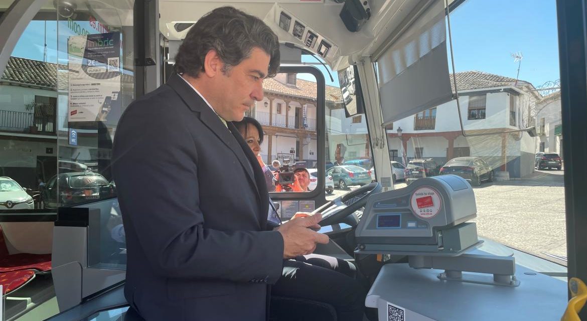 Comunitatea Madrid lansează o nouă tehnologie pentru a plăti cu o aplicație biletul în autobuzele urbane Valdemoro