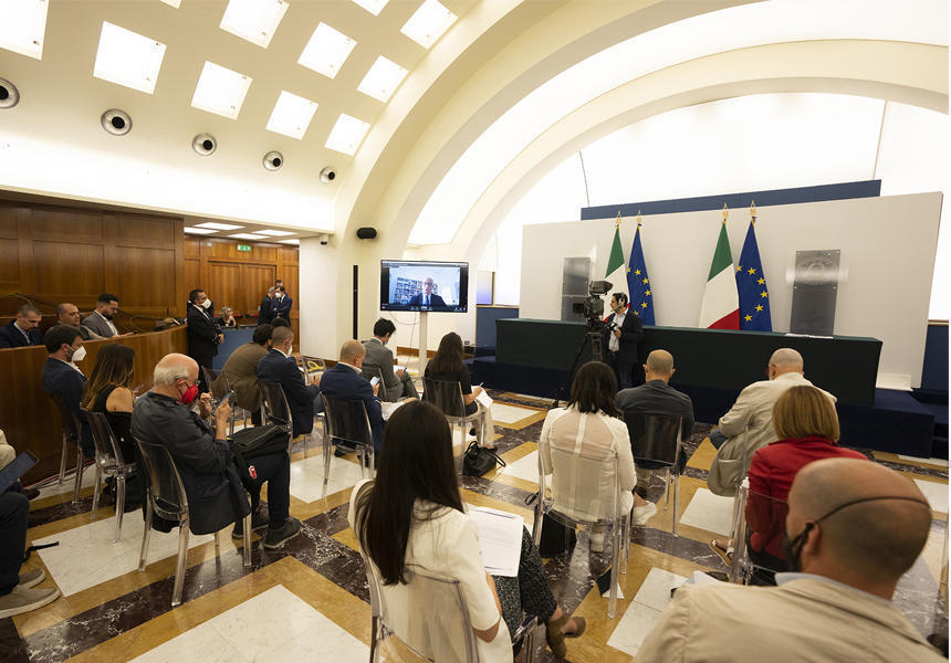 Conferință de presă susținută de subsecretarul Gabrielli