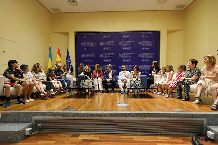 Familiile spaniole și ucrainene își împărtășesc experiența de conviețuire în proiectul „Familia are nevoie de o familie”
