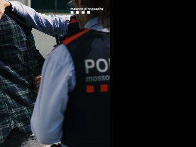 Cinci persoane arestate pentru trafic de droguri într-un dispozitiv comun al Mossos d'Esquadra și al Guàrdia Urbana